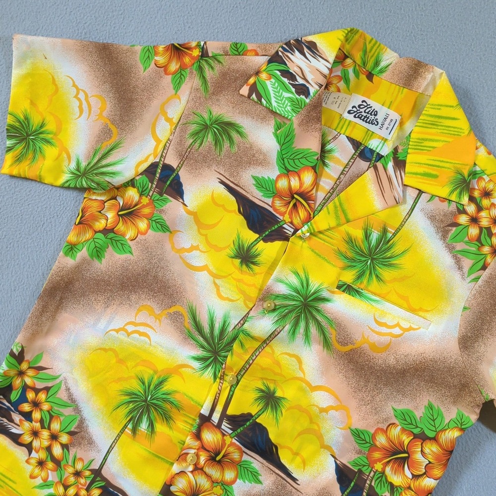 VTG Hilo Hatties Hawaiian Shirt Mens Medium Yellow Tropical Palm Hibiscus Aloha